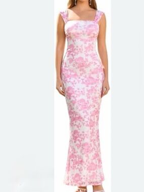 Elegant NWT Pink & White Maxi Pink & White Dress w/ Ruched Detailing